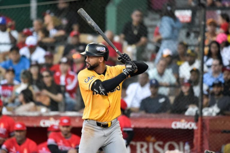 Leody Taveras y Jorge Tavárez brillan y las Águilas superan a los Leones