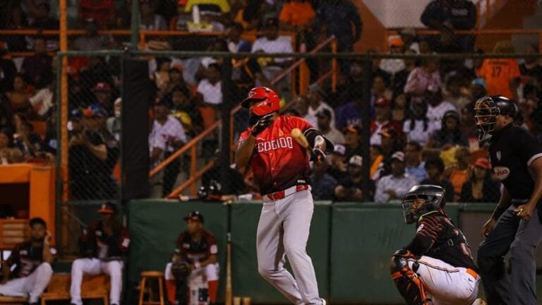 ¡¡ESCOGIDO VUELVEN A GANAR!! (Navarro y Lake golpean a los Toros y el Escogido se pone 2-0)