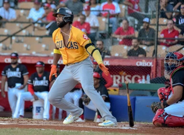 Oscar de la Cruz lanza seis entradas de dos hits y las Águilas le quitan el invicto al Escogido