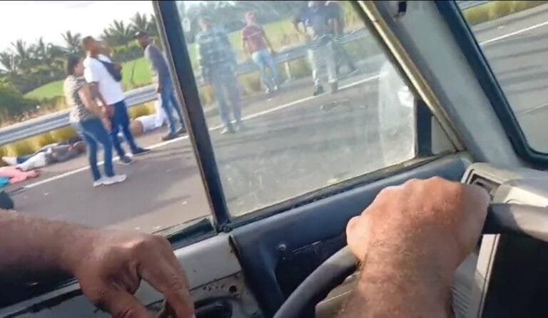 ¡¡IMÁGENES CRUDAS, AHORA MISMO!! (Accidente fatal en la circunvalación de Bani fatal deja saldo horrible de muertos y heridos) ¡¡IMÁGENES CRUDAS, AHORA MISMO!! (Accidente fatal en la circunvalación de Bani fatal deja saldo horrible de muertos y heridos)