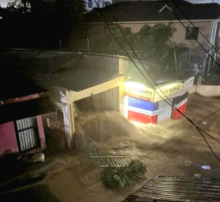 ¡¡PUERTO PLATA BAJO AGUA!! (Inundaciones en Puerto Plata y Espaillat por intensas lluvias)