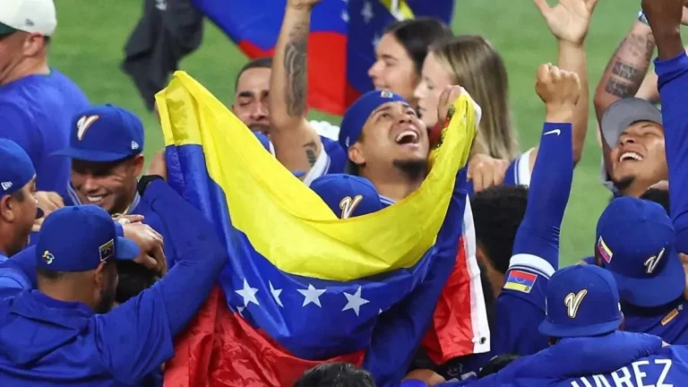 Venezuela vence 3-2 a Estados Unidos y se corona campeón del Clásico Mundial