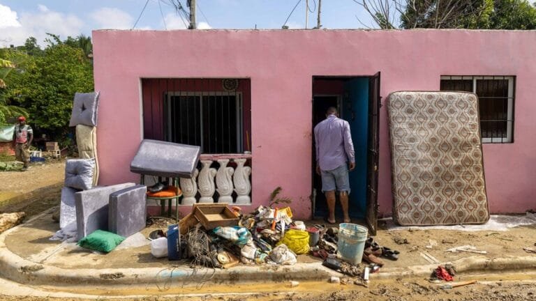 Lluvias dejan 28 acueductos fuera de servicio y viviendas afectadas en varias provincias