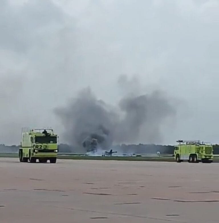 ¡¡DE ÚLTIMO MINUTO!! (CAE AVIÓN EN ESTOS MOMENTOS EN EL AEROPUERTO)