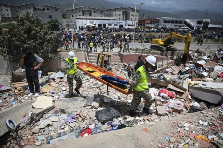 El olor a putrefacción empieza a sentirse en la región asolada por terremotos en Venezuela El olor a putrefacción empieza a sentirse en la región asolada por terremotos en Venezuela