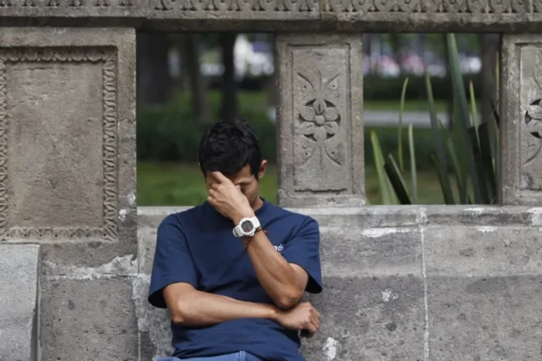 ¿Por qué con el calor a veces nos duele la cabeza?