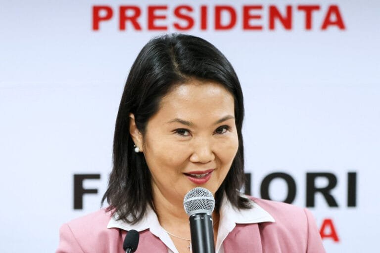 Keiko Fujimori será presidenta por 49,641 votos más que Sánchez, según escrutinio