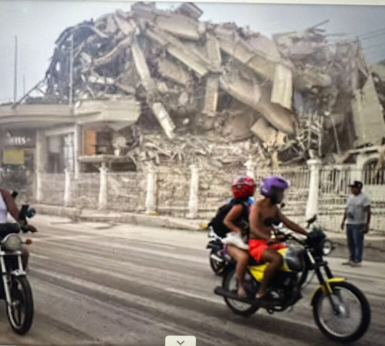 ¡¡CATÁSTROFE DE GRAN MAGNITUD!! (Continúan. Subiendo los números de fallecido tras el terremoto de Venezuela)