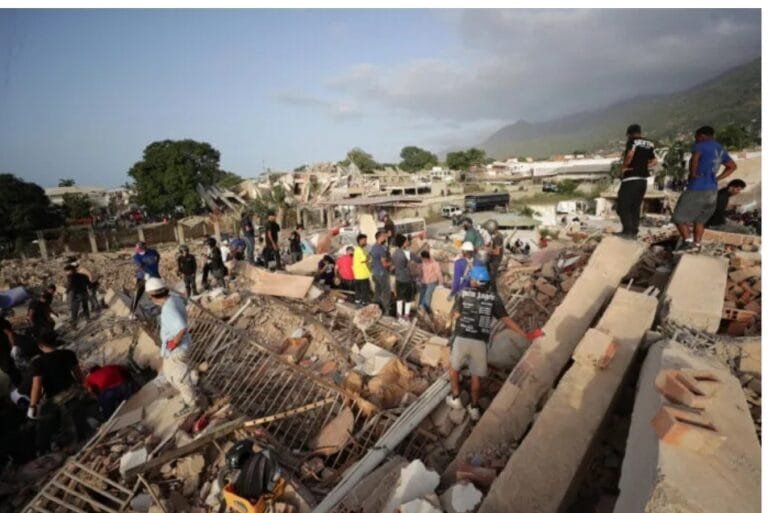 ¡¡IMÁGENES CRUDAS!! (Se elevan a 1,430 las personas fallecidas por terremoto en Venezuela)