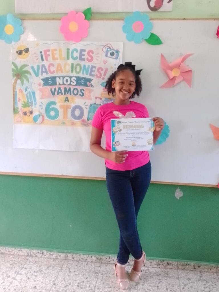 Reconocimiento a la excelencia académica de destacada estudiante