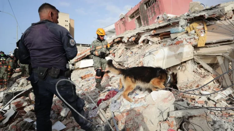 ¡¡DIOS, VENEZUELA NO SALE DE UNA!! (Un sismo de magnitud 4,6 sacude zona devastada por terremotos en Venezuela)