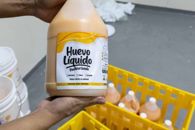 ¡¡OYE ESTA VAINA AHORA!! (Del cascarón al galón, así crece la industria del huevo pasteurizado en RD)