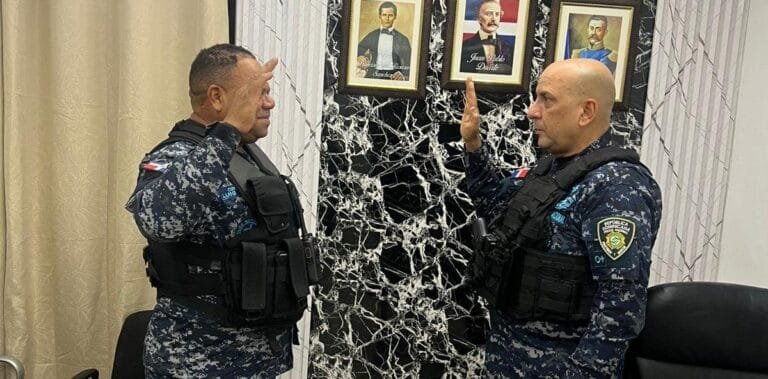 ¡¡SE LO LLEVAAAAAAAAAARON!! (Tras la muerte de Darlin Mercado, Policía designa nuevo comandante en Santo Domingo Oeste)