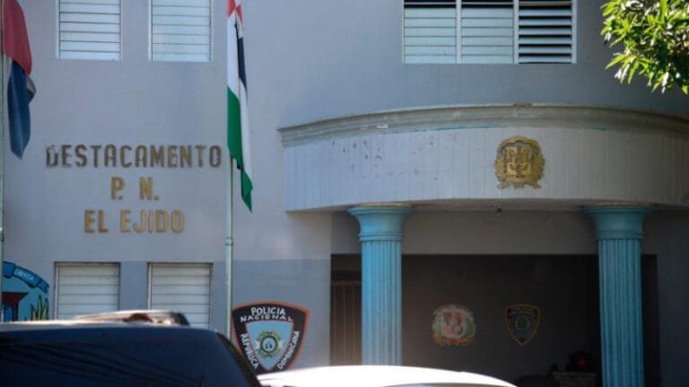 ¡¡AY TUUUUUUUUUUUUUUUUUUUU!! (Teniente de la Policía Nacional es hallado muerto en destacamento)