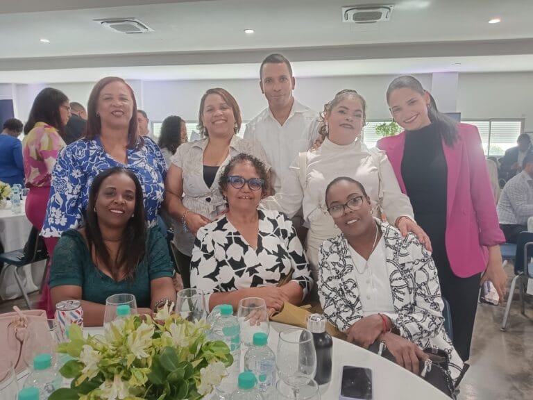 ALCALDESA DE LA GUAYIGA, MIRTHA ELENA PÉREZ «LA POPPY», PARTICIPA DESTACADAMENTE EN EL FORO REGIONAL OZAMA DEL MINISTERIO DE EDUCACIÓN ALCALDESA DE LA GUAYIGA, MIRTHA ELENA PÉREZ «LA POPPY», PARTICIPA DESTACADAMENTE EN EL FORO REGIONAL OZAMA DEL MINISTERIO DE EDUCACIÓN