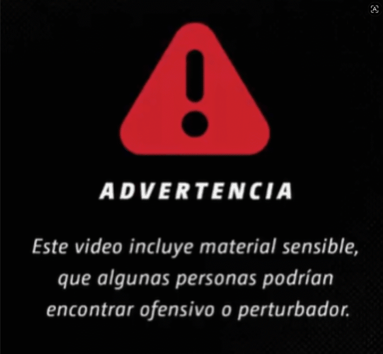 ¡¡IMÁGENES MUY FUERTES!! (Mujer queda debajo de las gomas de un camión en accidente)