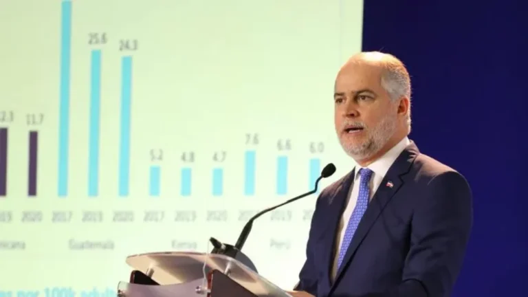 Tras seis años en el cargo, Alejandro Fernández dejará la Superintendencia de Bancos