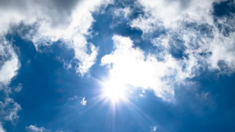 Calor y polvo del Sahara dominarán este sábado con lluvias aisladas