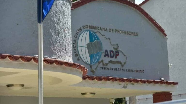 ¡¡ TU VERAS LIOS EN ESTE INICIO DE AÑO ESCOLAR!! (ADP rechaza espera de 15 días del Minerd para el pago de incentivos de la Evaluación Docente)