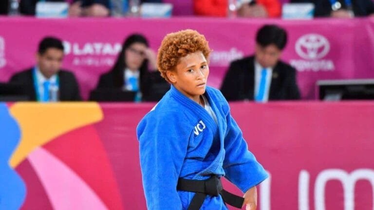 ¡¡OTRA MEDALLA DE PLATA PARA RD!! (Estefanía Soriano sube al podio en judo)