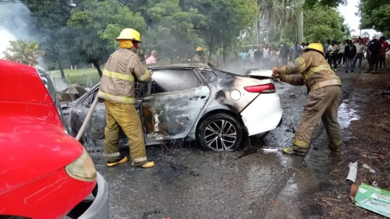 Una persona muere calcinada y dos resultan heridas tras accidente en Santo Domingo Norte