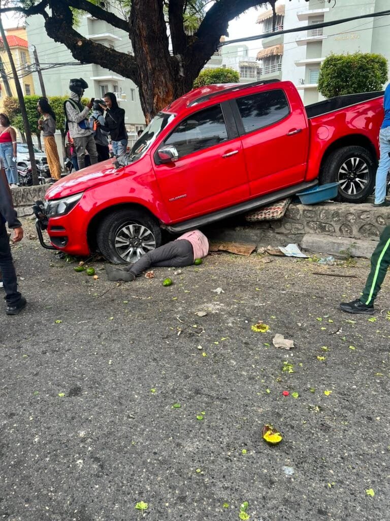 ¡¡VIDEOS E IMÁGENES FUERTES!! (Trágico accidente de tránsito deja tres personas fallecidas en Arroyo Hondo, Distrito Nacional)